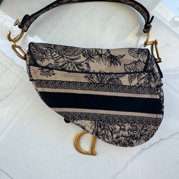 Christian Dior Canvas Embroidered Toile de Jouy Voyage Saddle Bag Beige multi - Picture 4 of 14